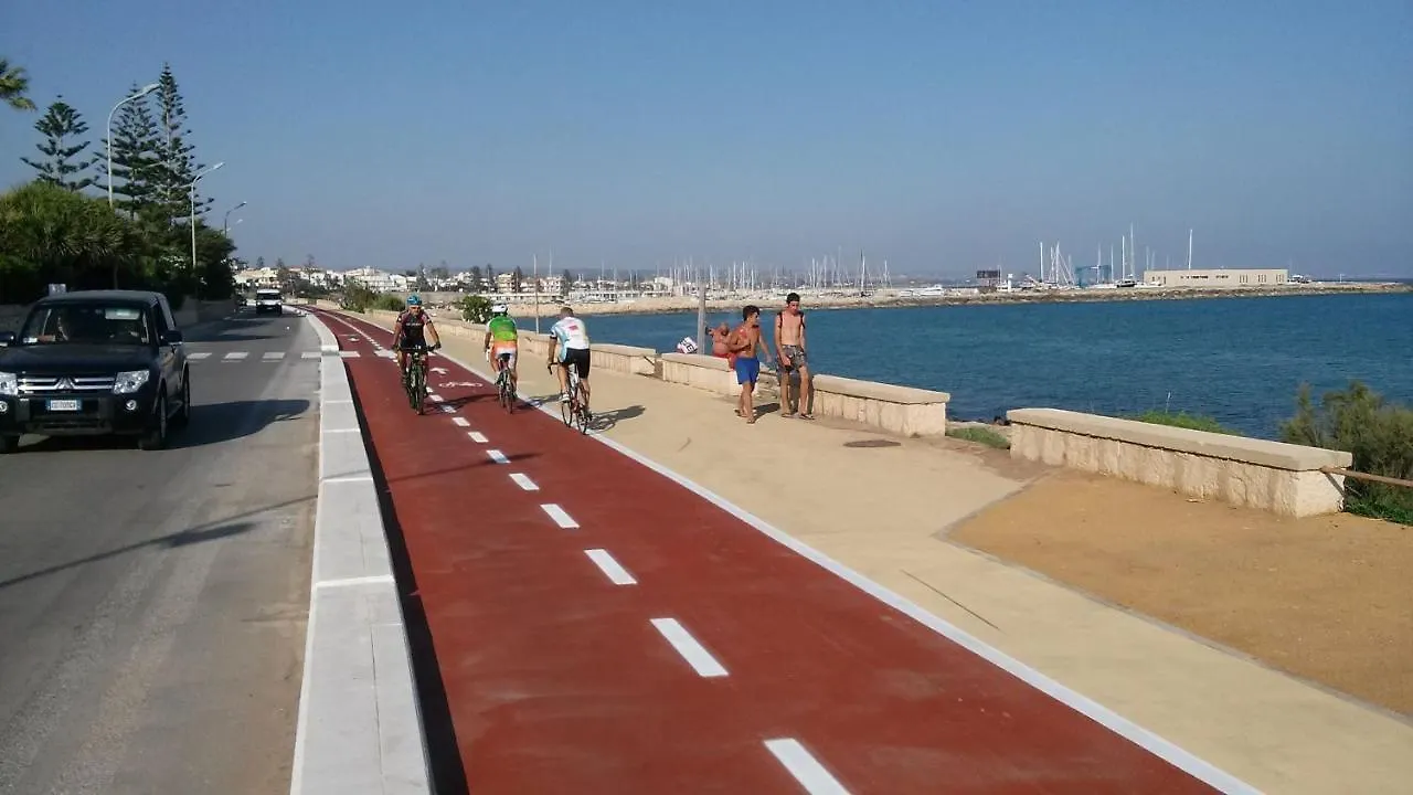 Marina Di Ragusa Con Parcheggio Privato contacts